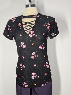 No Boundaries Black Floral Lattice V-Neck Short Sleeve Top